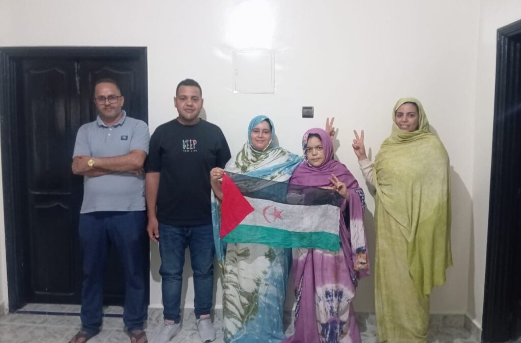 Comunicado de prensa CODESA: Una delegación del Colectivo de Defensores Saharauis de Derechos Humanos en el Sáhara Occidental (CODESA) visita a las familias de varios presos políticos saharauis en huelga de hambre